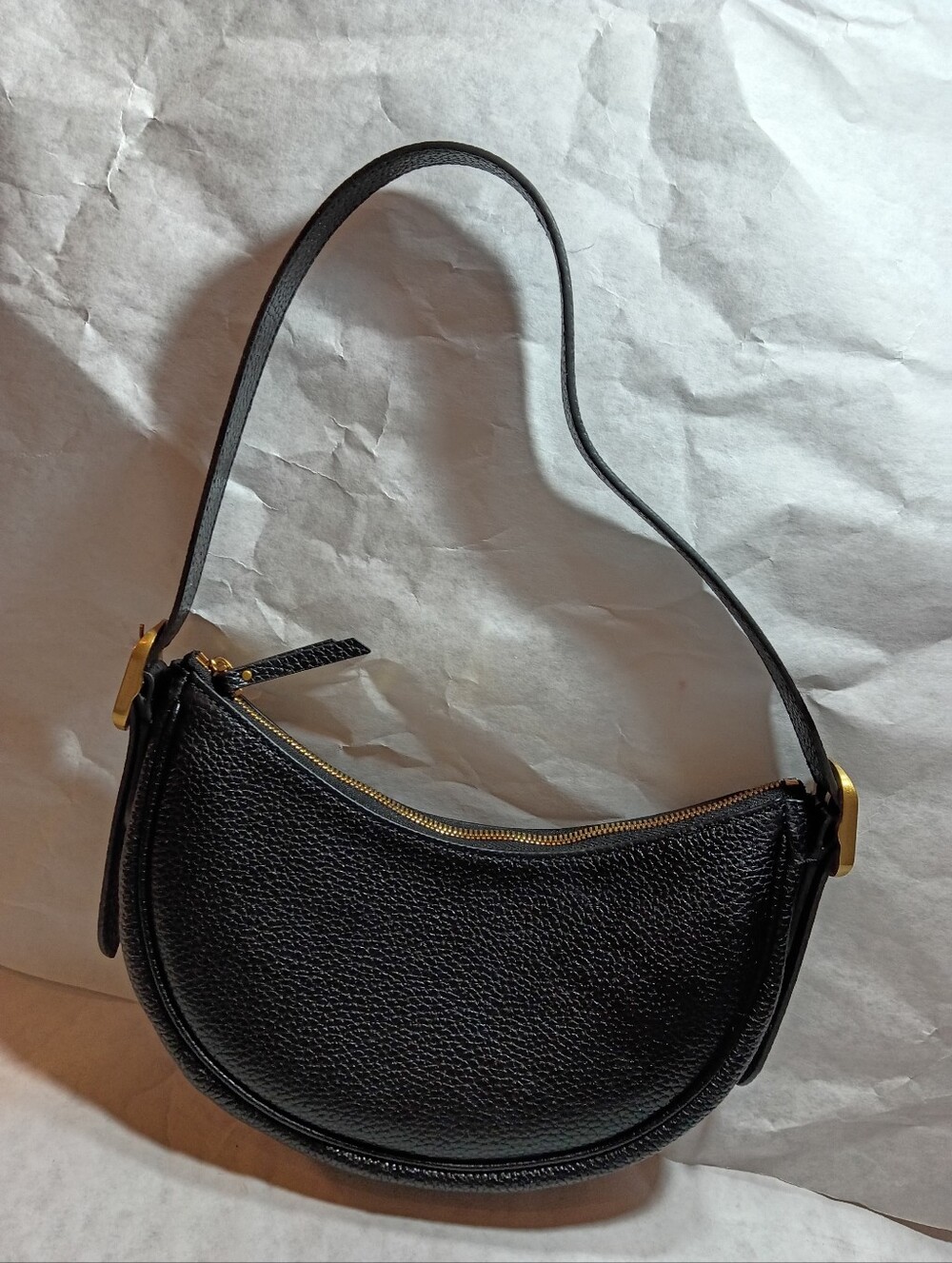 Quince Black Crescent Leather Shoulder Bag - Picture 10 of 15